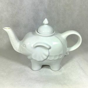 Cordon Blue White Porcelain Elephant Tea Pot With Lid